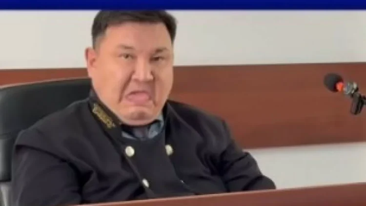 Берденов ісі: Журналиске тілін шығарған судьяның іс-әрекеті майшаммен қаралатын болды