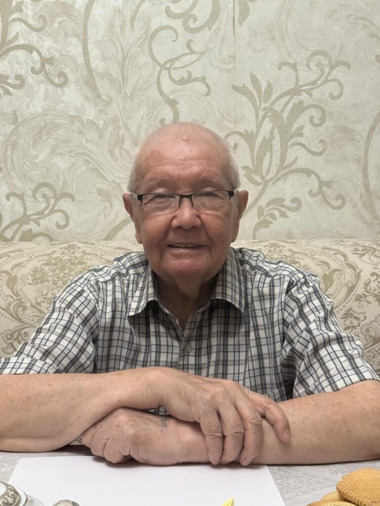 Алаяқтардың арбауына түскен профессорға белгісіз азамат 23 миллион теңге әкеліп берді