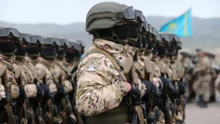 Қазақстанда суицидке бейім 500-ге жуық сарбаз әскерден босатылды
