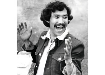 Театр ашқан тұңғыштар немесе жұбайлар жайлы жалқы сөз