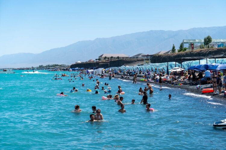 Алакөлге ағылған туристер саны артты