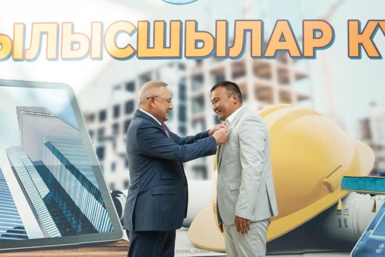 Құрылысшылар марапатталды