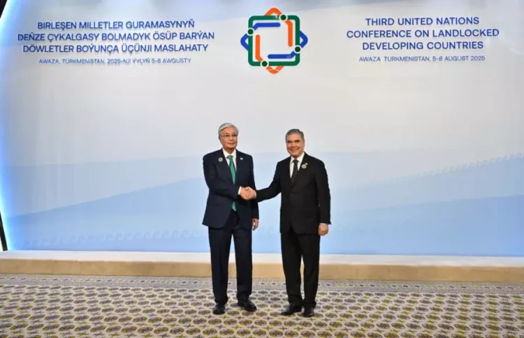 Тоқаев “Аваза“ конгресс-орталығына барды