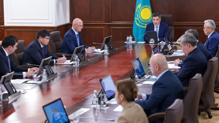 Олжас Бектенов автожолдардың сапасын арттыру жөніндегі Президент тапсырмаларының орындалу барысы туралы жиын өткізді