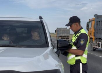 Жетісуда полицейлер жолда жүргендерге үндеу жасады