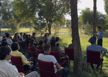 Талдықорғанда полиция қызметкерлері жастармен және ата-аналармен құқықтық мәдениет тақырыбында кездесу өткізді