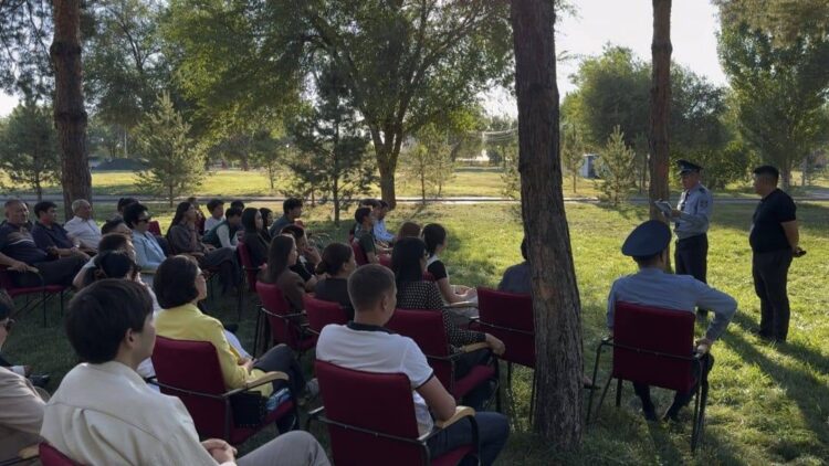 Талдықорғанда полиция қызметкерлері жастармен және ата-аналармен құқықтық мәдениет тақырыбында кездесу өткізді