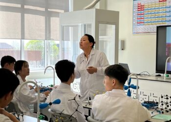 Мұғалім жетіспеушілігі: жастар неге педагог болғысы келмейді?