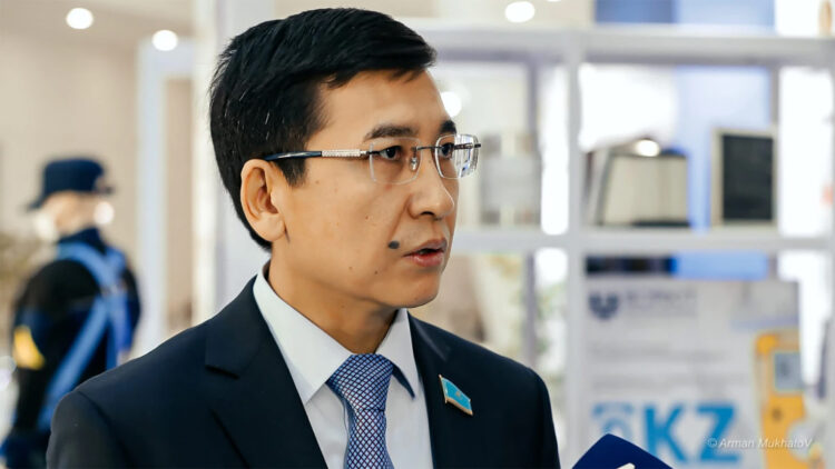 Аймағамбетов сынға алды