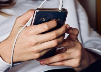 Аймағамбетов: Мектептерде смартфонға тыйым салу – дұрыс қадам