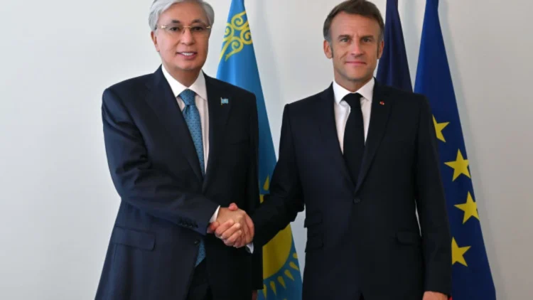 Тоқаев  Франция Президенті Макронмен кездесті