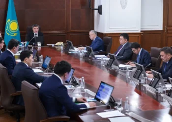 Бектенов үкіметте тым ұзақ баяндама үшін ескерту жасады