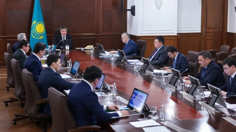 Бектенов үкіметте тым ұзақ баяндама үшін ескерту жасады