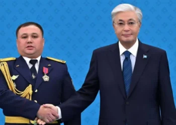 Тоқаев ерлігімен көзге түскен құтқарушыны «Айбын» орденімен марапаттады