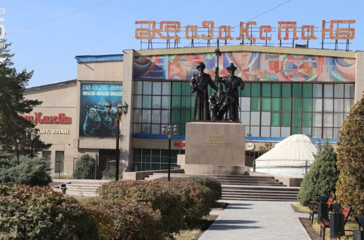 Талдықорғанда ескерткіштер қайта жаңартылды