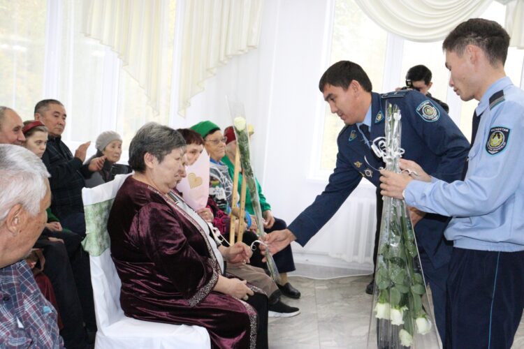 Қарттарға құрмет