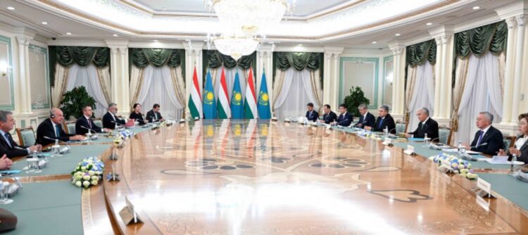 Қазақстан мен Мажарстан президенттері кеңейтілген құрамда келіссөз жүргізді