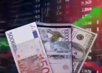 Қазақстандықтарға қазір теңгені долларға айырбастамау ұсынылды