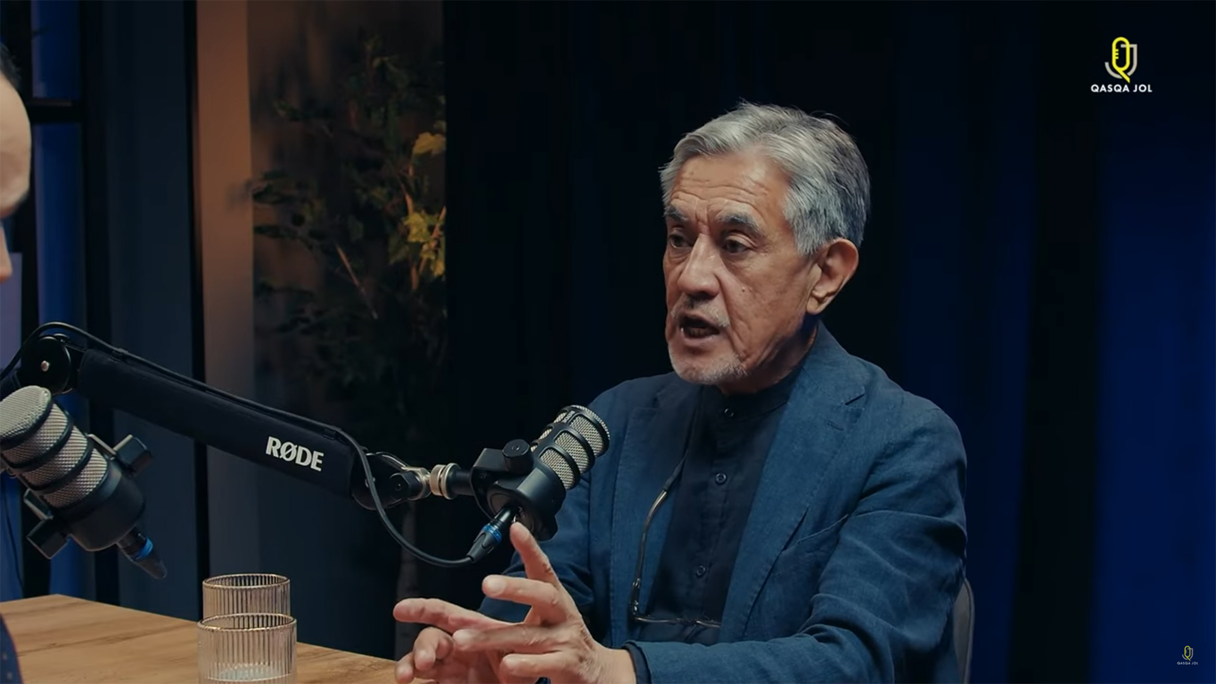 Қызыл бастары бар жеке порно Сексуалды брюнеткалардың порнофотосуреттері