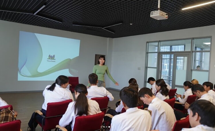 Жастар цифрлық трансформация мен ЖИ мүмкіндігін талқылады