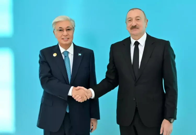 Тоқаевты Әзербайжан президенті қарсы алды