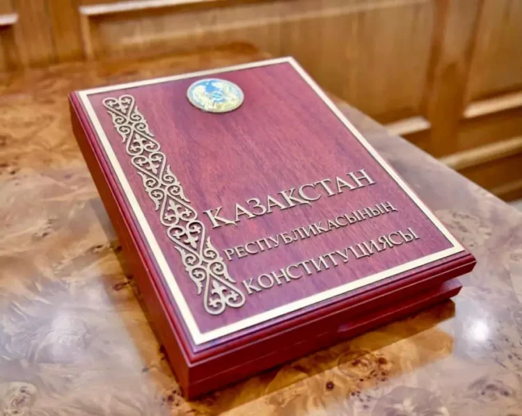 Тоқаев: Конституцияның 40-қа жуық бабына өзгеріс енгізіледі