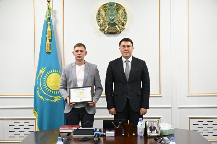 Әскери борышын өтеген жетісулық азамат жоғары білім грантының сертификатына ие болды