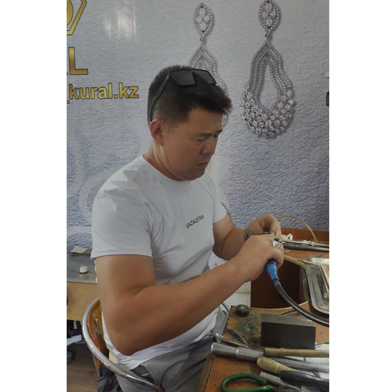 Әшекейі әдемі