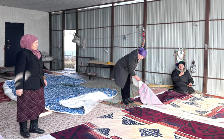 Өрнекке жан бітірген шеберлер