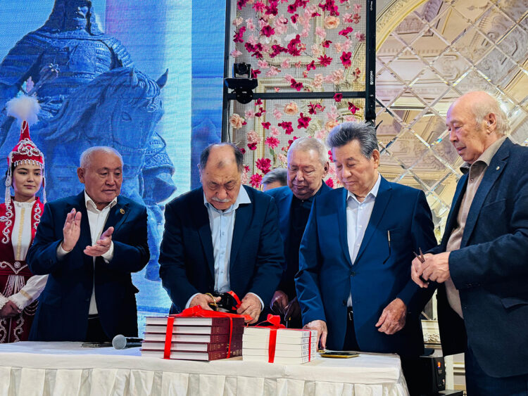 Әлем мойындаған Мұқалы