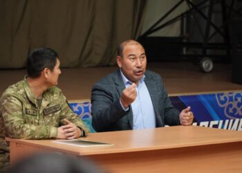 Олимпиада чемпионы Ермахан Ыбырайымов  шекарашылармен кездесті