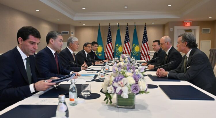 Қасым-Жомарт Тоқаев John Deere компаниясының ТМД және Орталық Азия елдері бойынша президенті Чабо Лейкомен кездесті