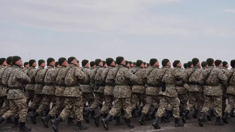 Әскерде әлімжеттік жоқ – Қорғаныс министрі