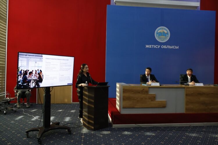 Студенттер ЖИ құралдарын меңгерді