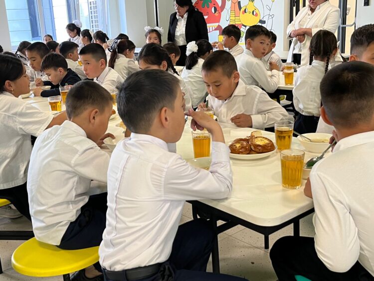 1,7 миллионнан астам бала тегін ыстық тамақпен қамтылды