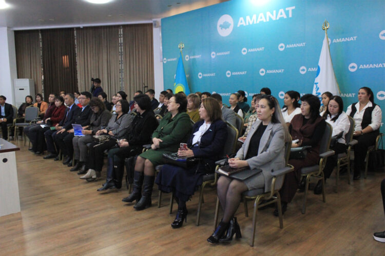 «Amanat» Жетісу облысында жасанды интеллект арқылы білім сапасын арттыруды бастады