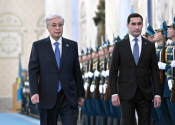 Қазақстан мен Түрікменстан президенттері кеңейтілген құрамда келіссөздер жүргізді