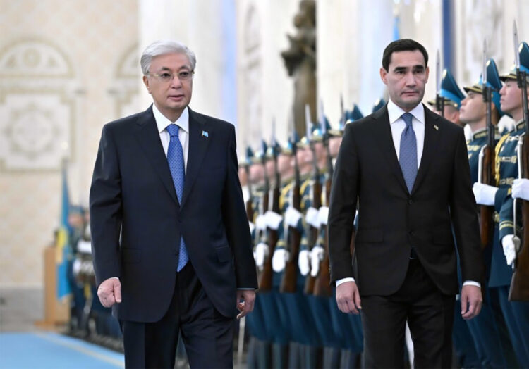 Қазақстан мен Түрікменстан президенттері кеңейтілген құрамда келіссөздер жүргізді