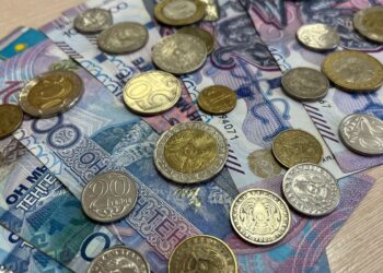 Зумерлер әлде бумерлер: Қазақстанда кімдер ең көп жалақы алады?