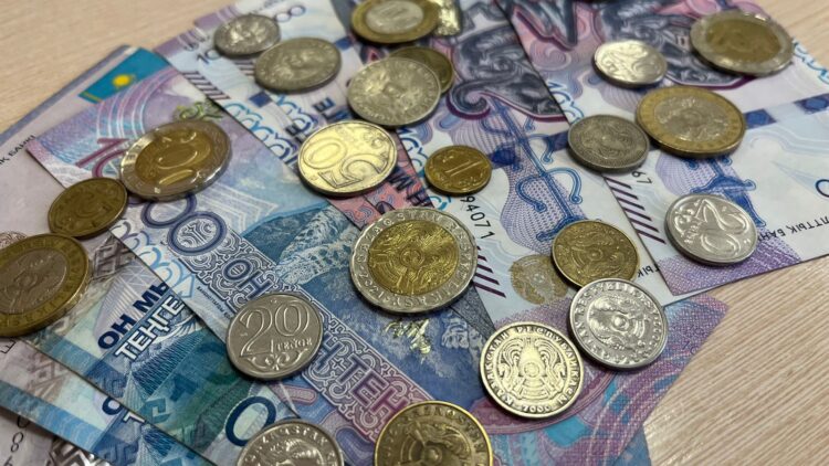 Зумерлер әлде бумерлер: Қазақстанда кімдер ең көп жалақы алады?