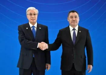 Мемлекет басшысын Садыр Жапаров күтіп алды