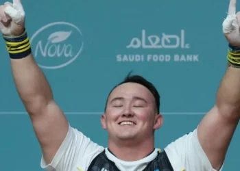 Бір жарыста үш алтын алған атлет жеңісін қазақ халқына арнады