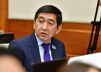 Мәжіліс отырысында Ринат Зайыт өткір мәлімдеме жасады (ВИДЕО)