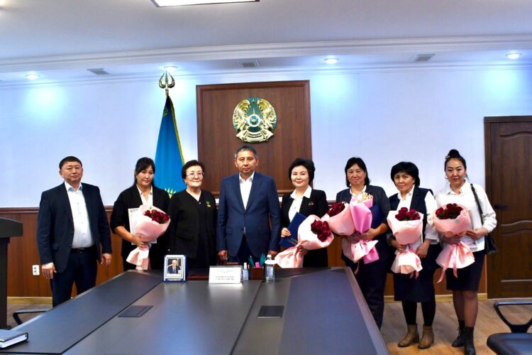 Қызметкерлерге құрмет