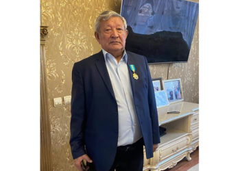 Парасатты қаламгер