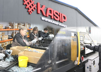 Электр жабдықтарын өндіреді