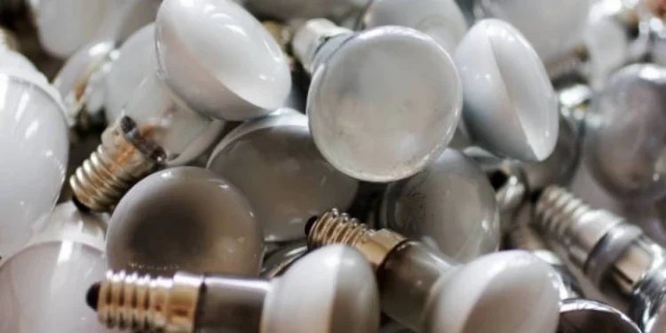 3,5 мың балаға қауіп төнген: Жетісуда сынап толы лампалар балаларға қолжетімді жерде сақталған