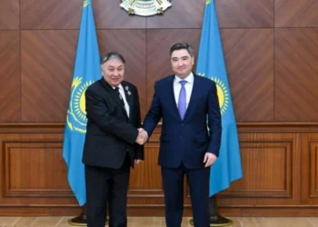 Олжас Бектенов энергетика саласының ардагерлеріне мемлекеттік наградалар табыстады