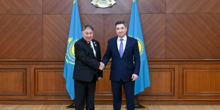 Олжас Бектенов энергетика саласының ардагерлеріне мемлекеттік наградалар табыстады