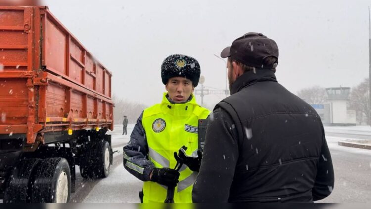 Жетісуда жүргізушілерге жол қауіпсіздігі бойынша брошюралар таратылды